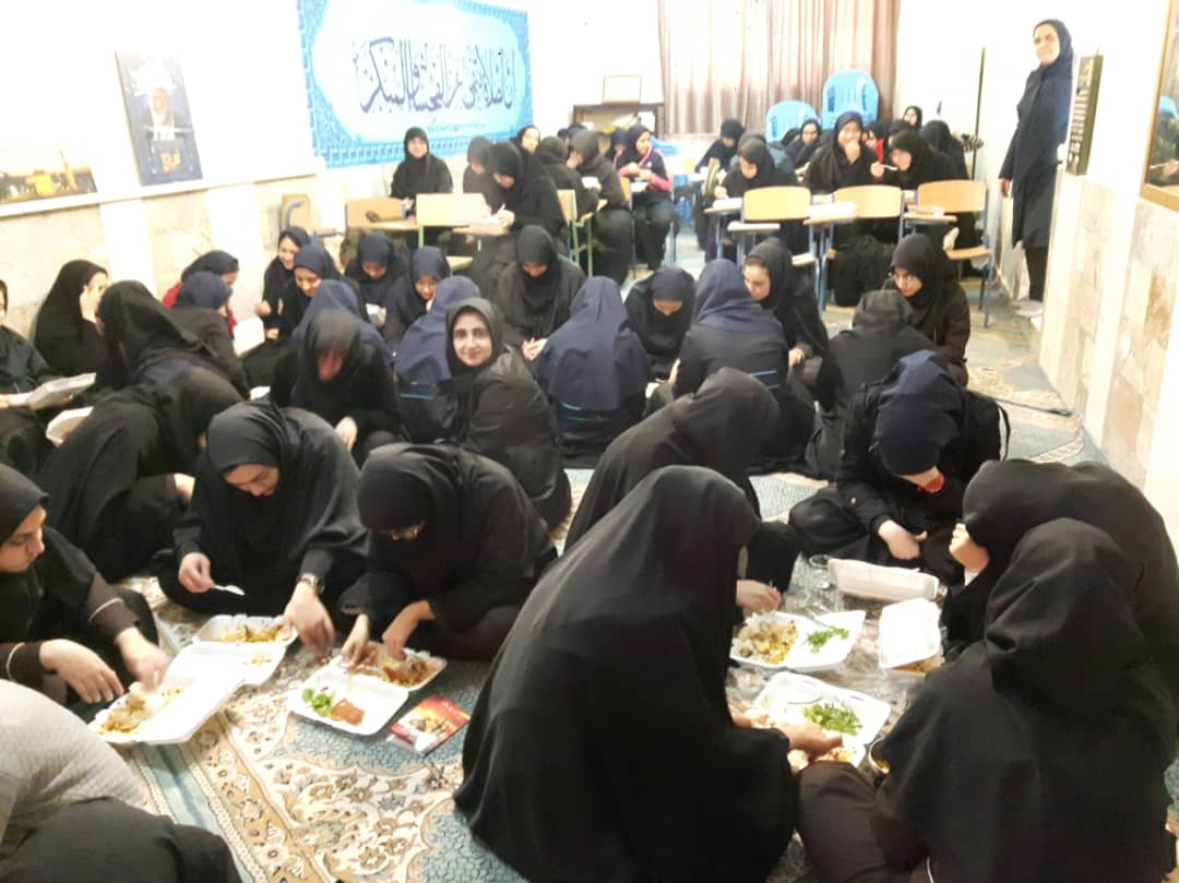 پذیرایی از دانش آموزان به مناسبت شهادت  حضرت زهرا (ع)